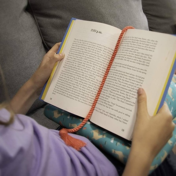 Peeramid Bookrest Book Holder Stand for Hands Free Reading - Soft Pillow Design - Picture 4 of 6